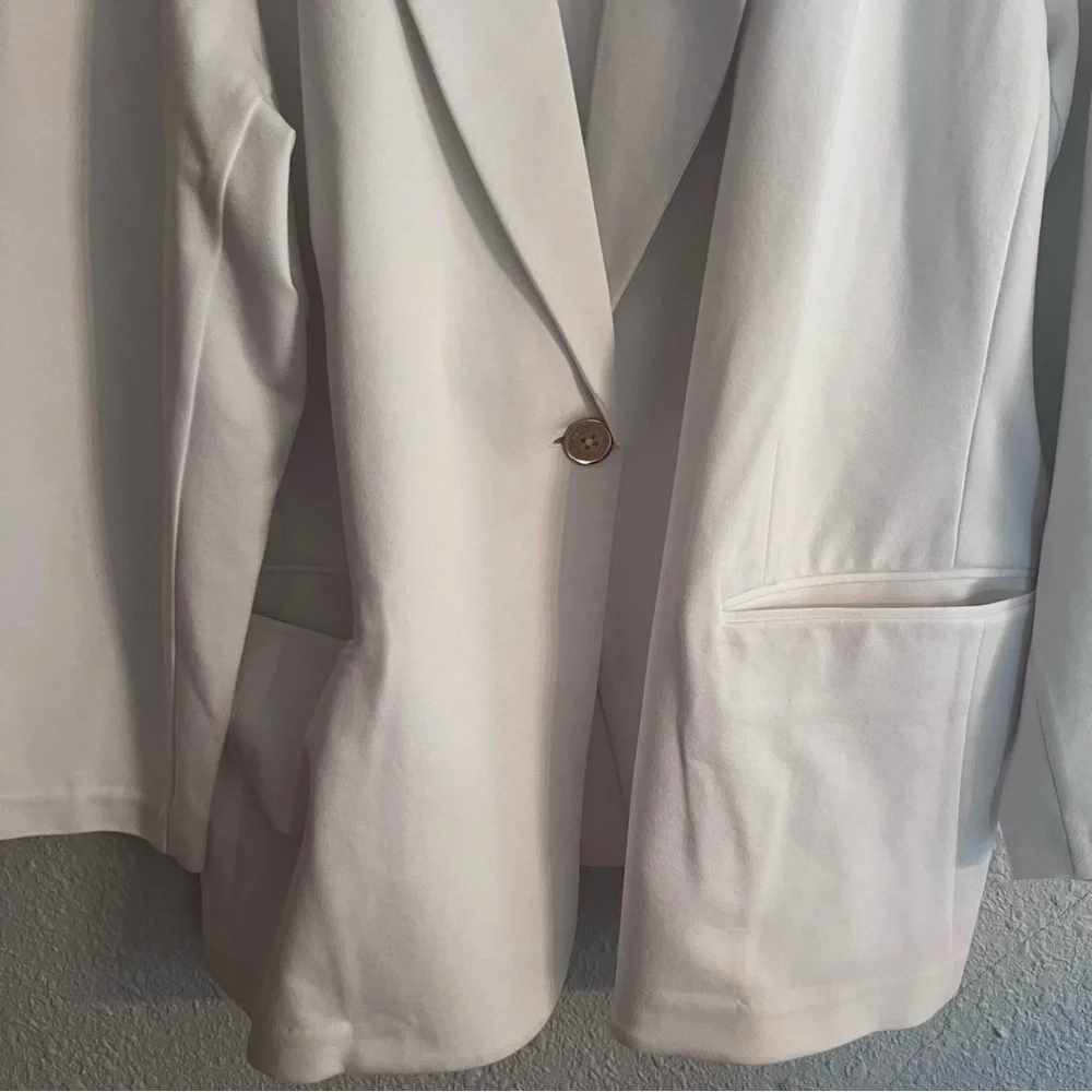 Michael Kors Classic White Blazer - Picture 3 of 9